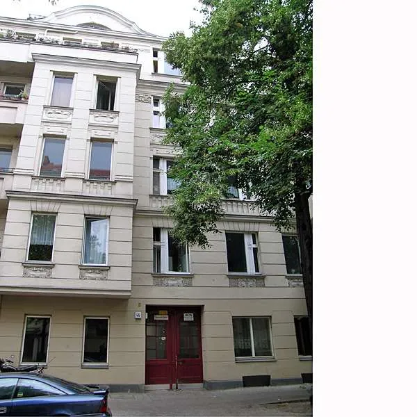 Helle AB-Wohnung im EG, abgezogene Dielen, Wannenbad! — photo 1